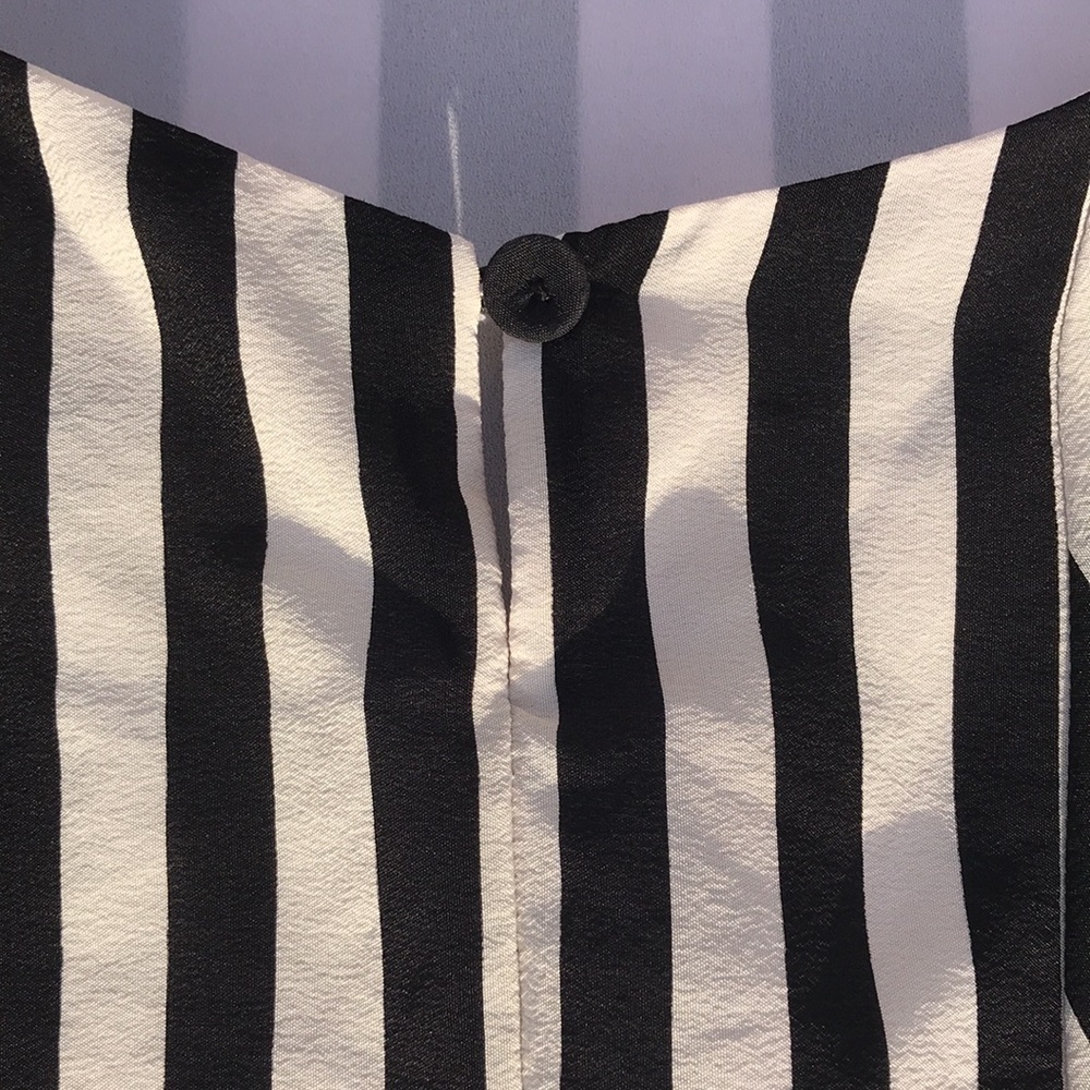 🎯NWOT BCBGMaxAzria Dana Stripe Open Back Halter Top - Picture 9 of 13